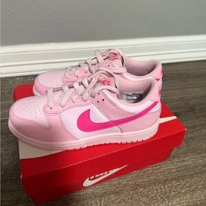 Nike Kids Sneakers in Light and Dark Pink